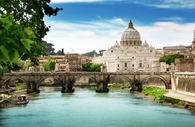 Vatikan Şehri'nin Tiber Nehri'nden Görünümü