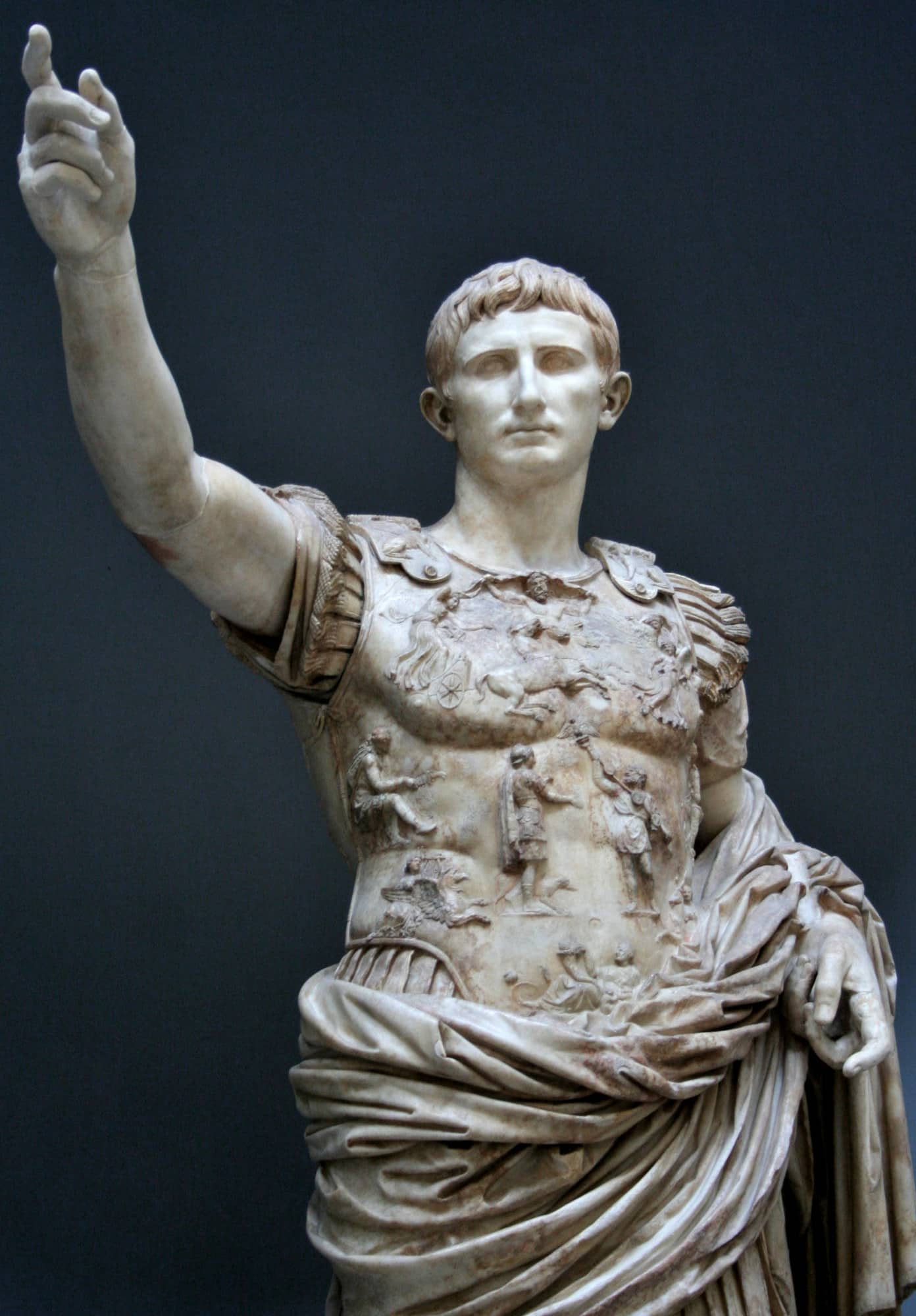 Prima Porta'lı Augustus heykeli Braccio Nuovo'da mutlaka görmeniz gereken bir başyapıttır.